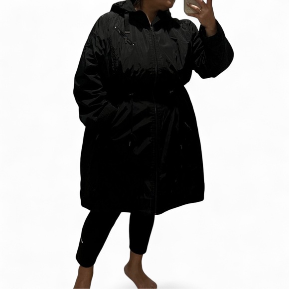 Tahari Women's Black Hooded lightly quilted wind resistant jacket - Picture 6 of 9